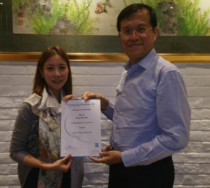 Mr. Ong receives the Certificate of Advisor from TQUK Hong Kong Business Development Manager Ms. Joana Ip. 
